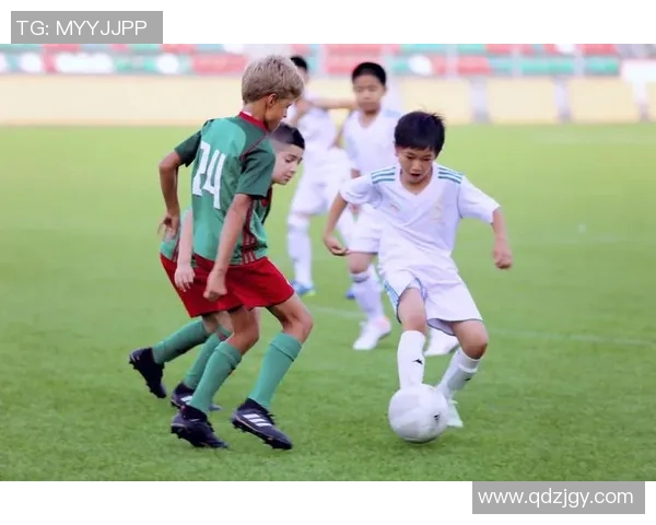 武汉足球队近期状态分析与表现评估全景透视 武汉足球队近期状态分析与表现评估全景透视